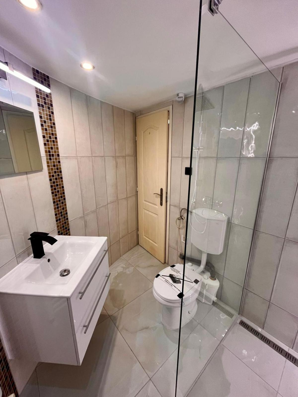 Kalvaria With Balcony, Free Parking And Ac 부다페스트 외부 사진
