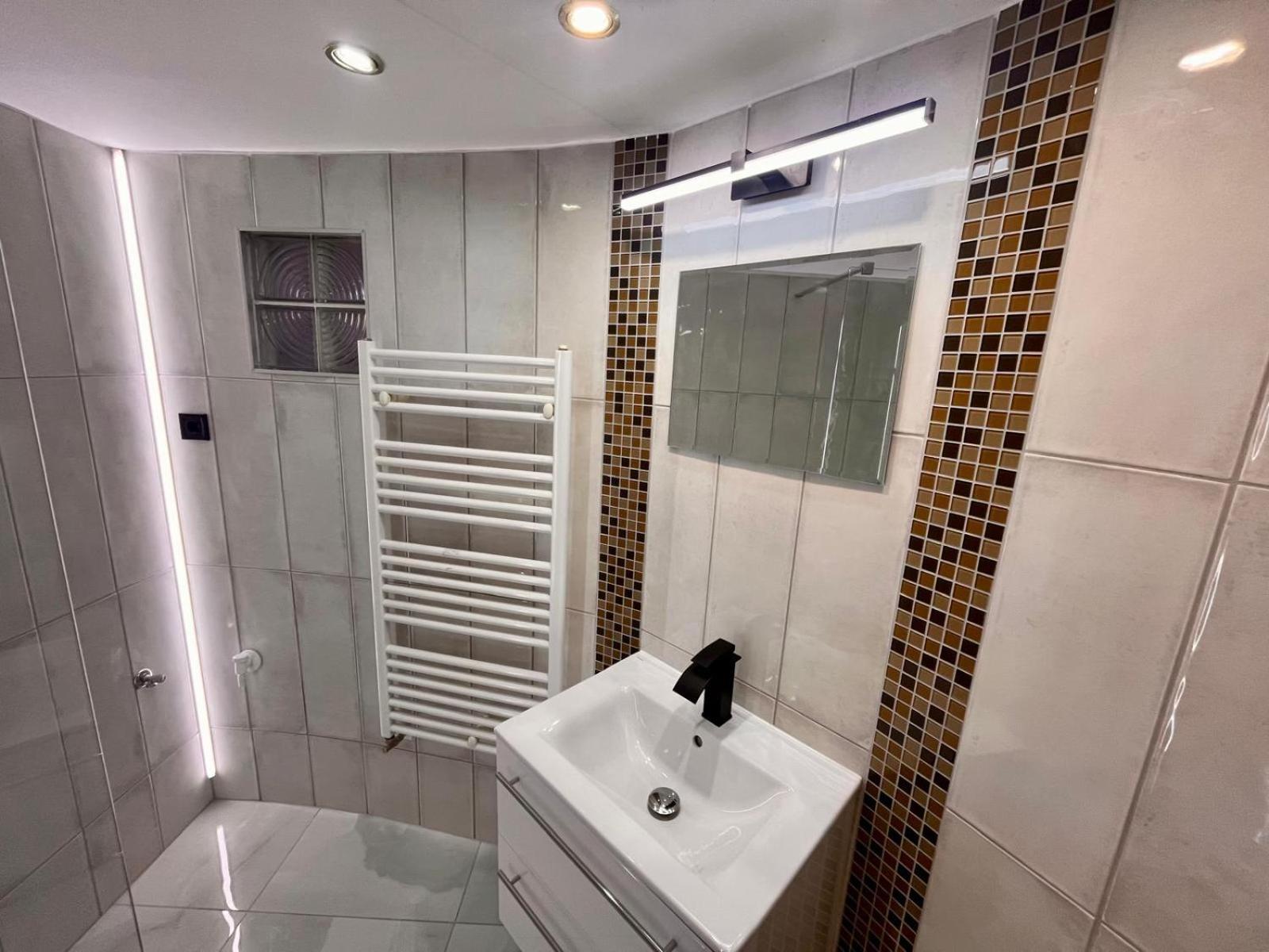 Kalvaria With Balcony, Free Parking And Ac 부다페스트 외부 사진