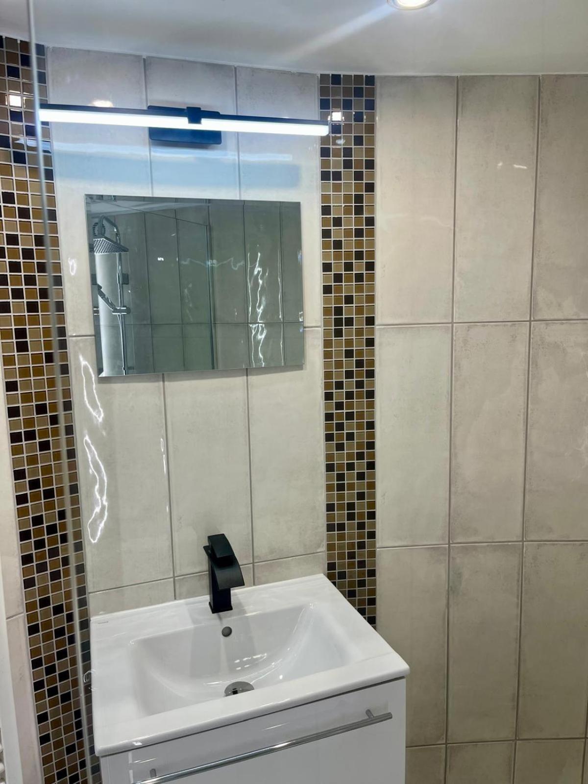 Kalvaria With Balcony, Free Parking And Ac 부다페스트 외부 사진